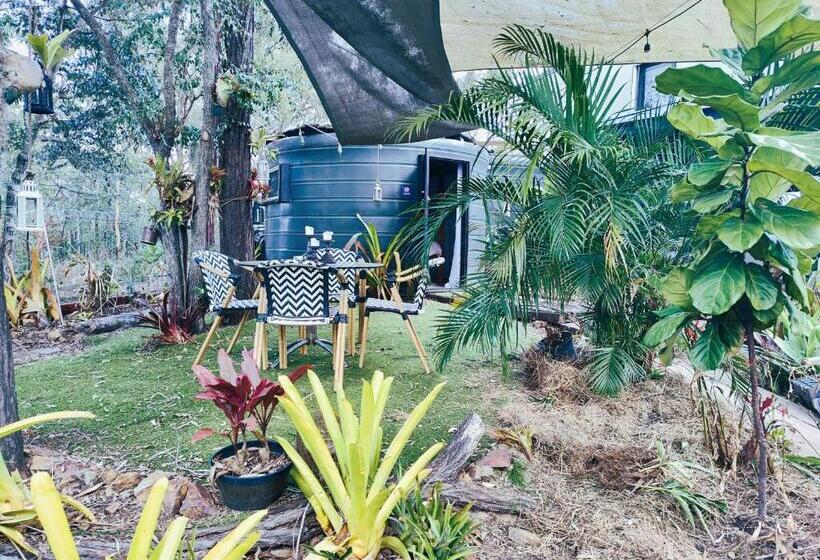 Отель Lush Huts Glamping