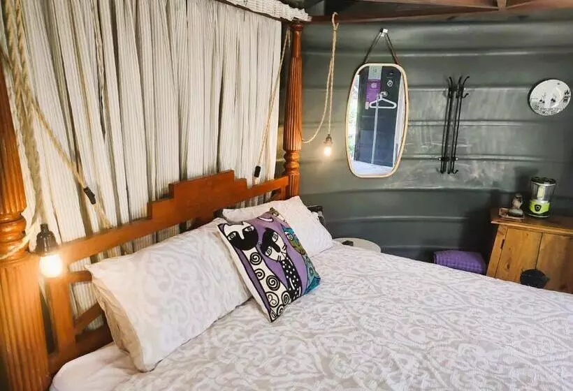 Hotelli Lush Huts Glamping