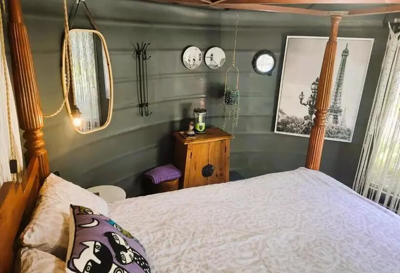 Hotelli Lush Huts Glamping