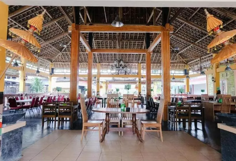 ホテル Oyo 563 Damar Mas Resort Lereng Kelud
