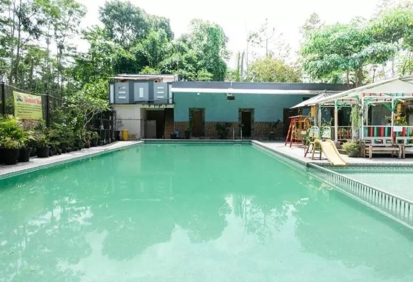 ホテル Oyo 563 Damar Mas Resort Lereng Kelud