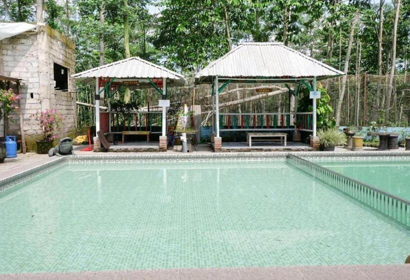 호텔 Oyo 563 Damar Mas Resort Lereng Kelud