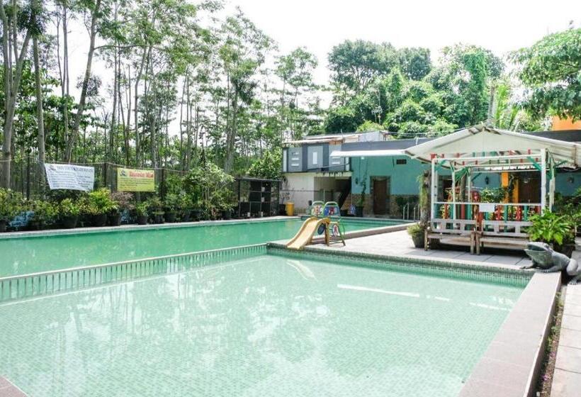 호텔 Oyo 563 Damar Mas Resort Lereng Kelud