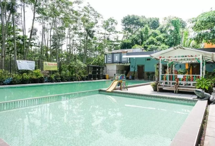ホテル Oyo 563 Damar Mas Resort Lereng Kelud