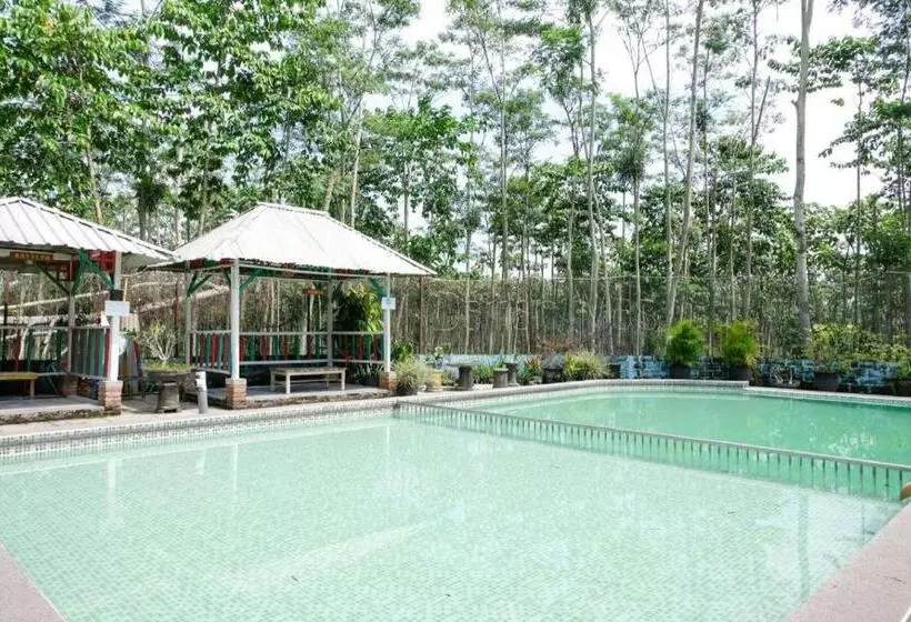 ホテル Oyo 563 Damar Mas Resort Lereng Kelud