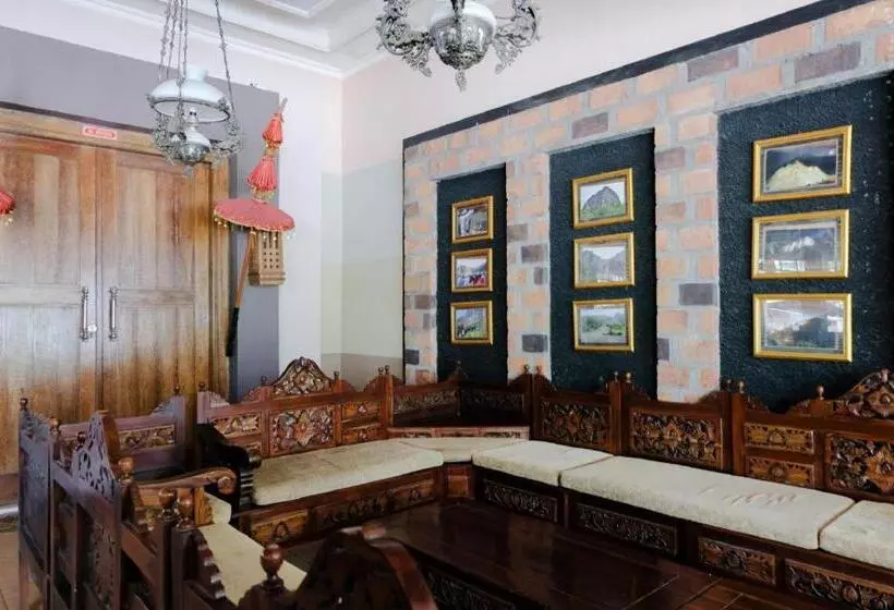 ホテル Oyo 563 Damar Mas Resort Lereng Kelud