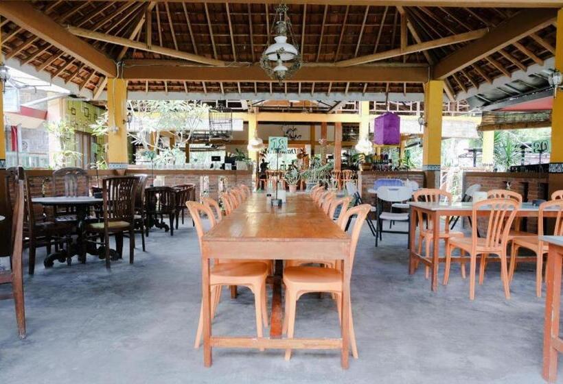 호텔 Oyo 563 Damar Mas Resort Lereng Kelud