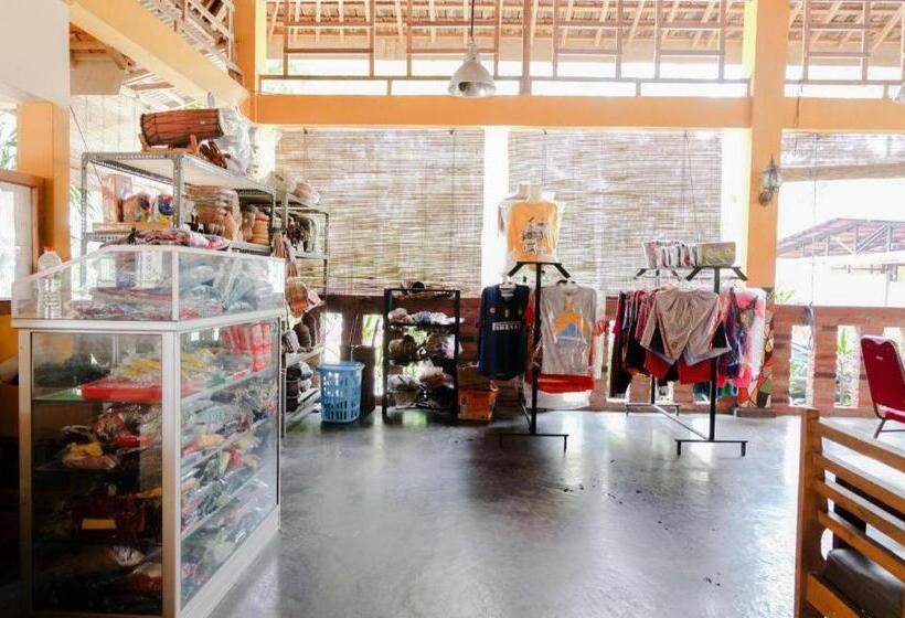 호텔 Oyo 563 Damar Mas Resort Lereng Kelud