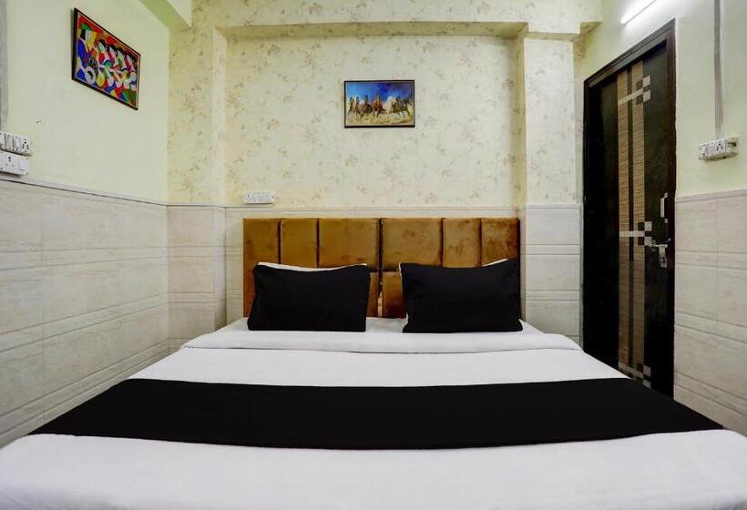 Отель O The Glory Near Sector 18 Metro