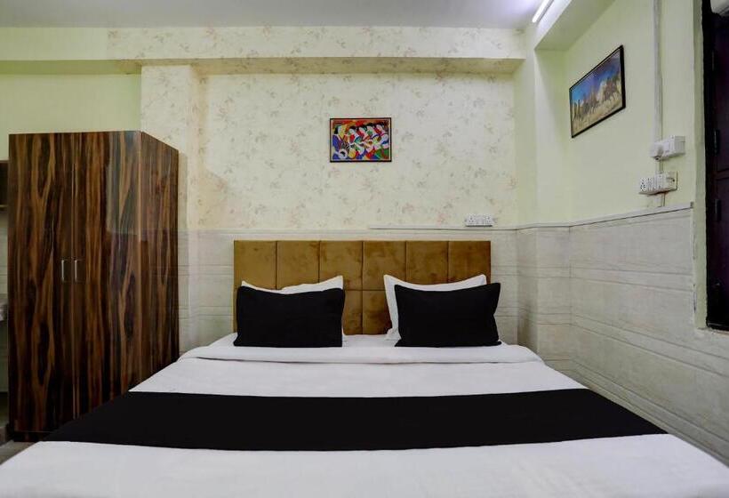 Отель O The Glory Near Sector 18 Metro