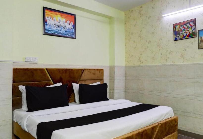 Отель O The Glory Near Sector 18 Metro