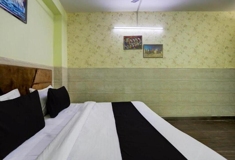 Отель O The Glory Near Sector 18 Metro