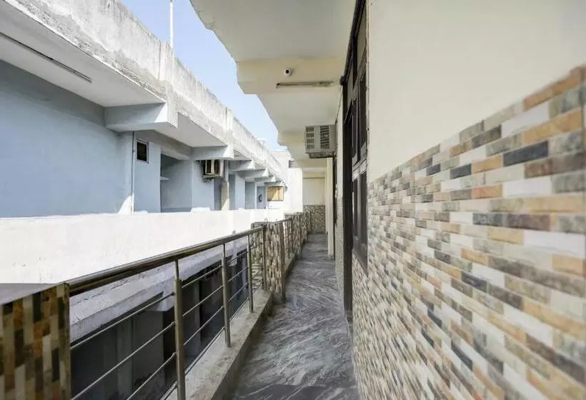 Hotelli O The Glory Near Sector 18 Metro