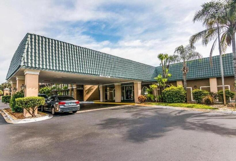 בית מלון כפרי Rodeway Inn And Suites Lakeland
