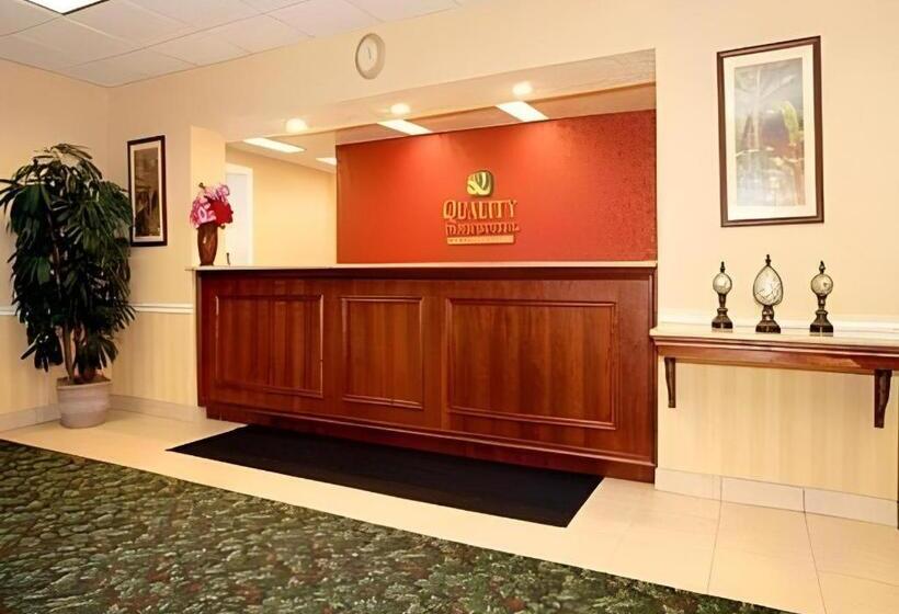 בית מלון כפרי Rodeway Inn And Suites Lakeland