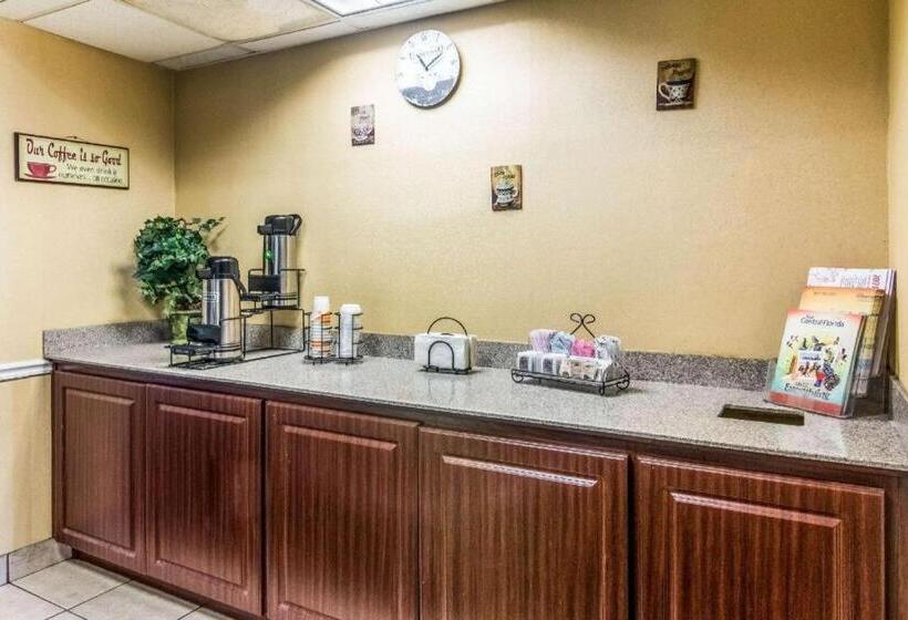 בית מלון כפרי Rodeway Inn And Suites Lakeland