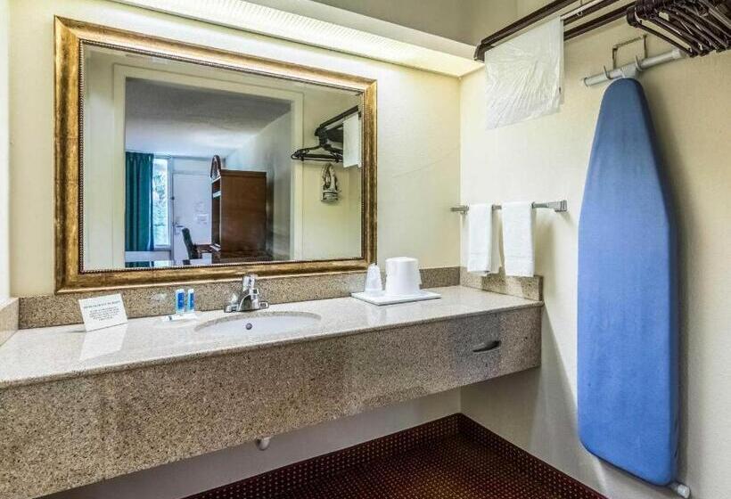 בית מלון כפרי Rodeway Inn And Suites Lakeland