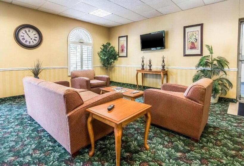 בית מלון כפרי Rodeway Inn And Suites Lakeland