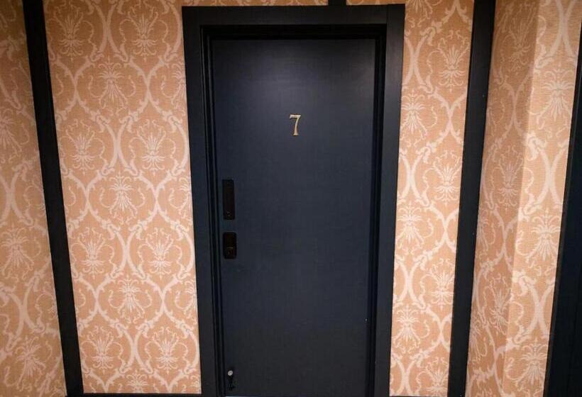 Отель Speakeasy Queen Suite