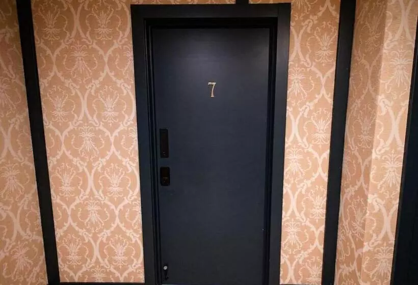 Hotelli Speakeasy Queen Suite