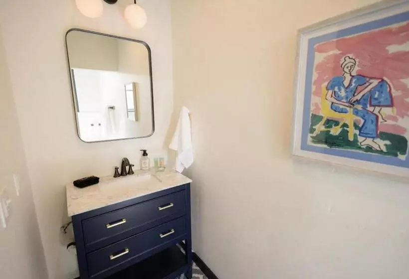 Hotelli Speakeasy Queen Suite