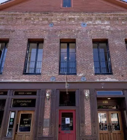 Hotelli Speakeasy Queen Suite