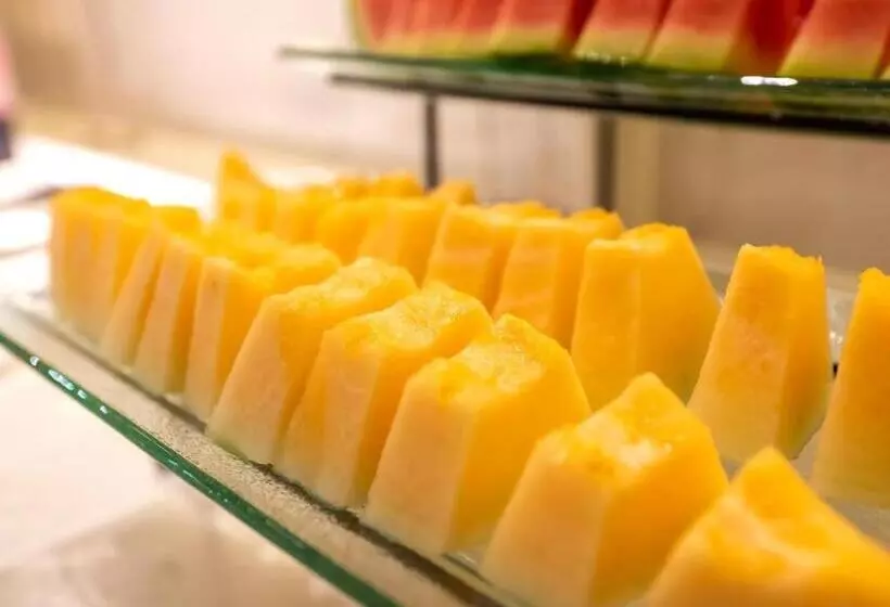 Lavande Hotel Lushan Wuzhou International Business Trade City