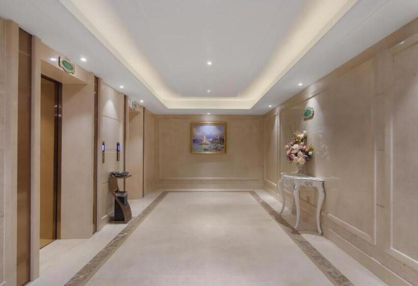 Vienna Hotel Jinjiang Bus Passenger Station