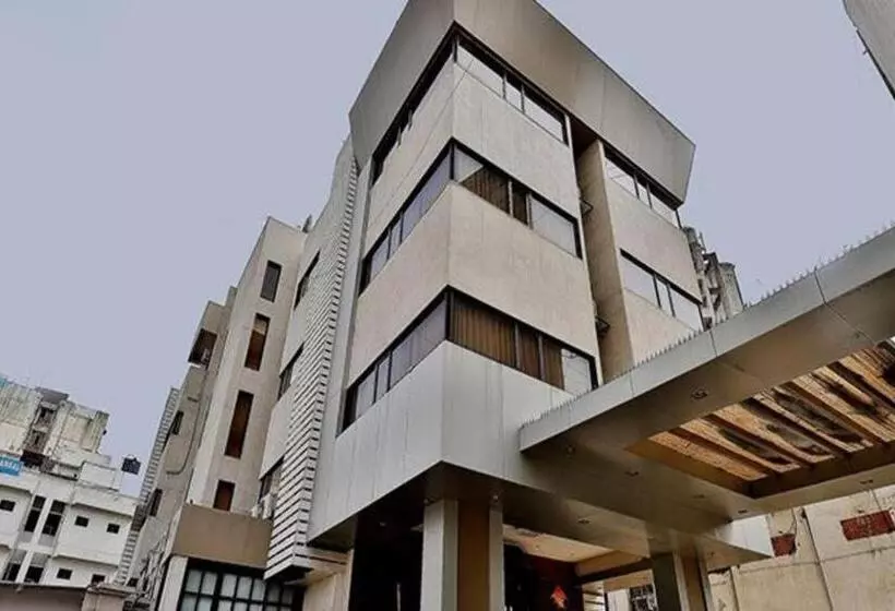 ホテル Raajpath, Vadodara