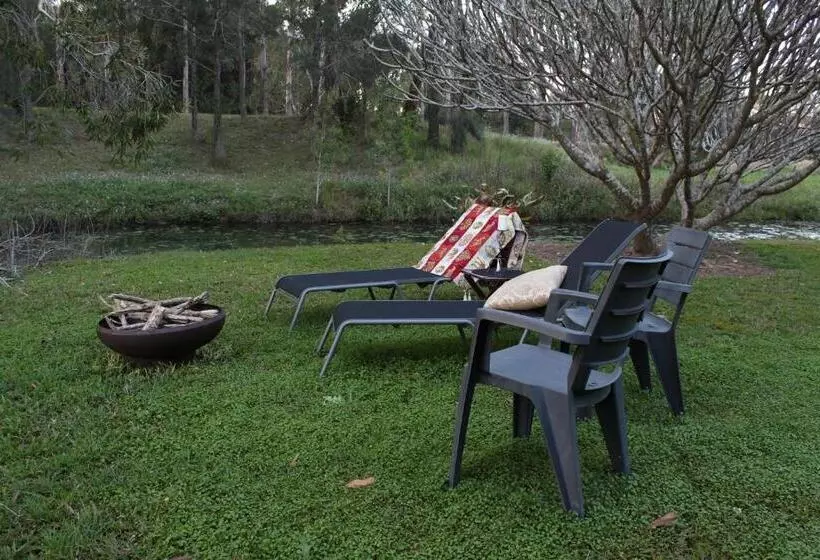 Majatalo Amamoor   Living Waters