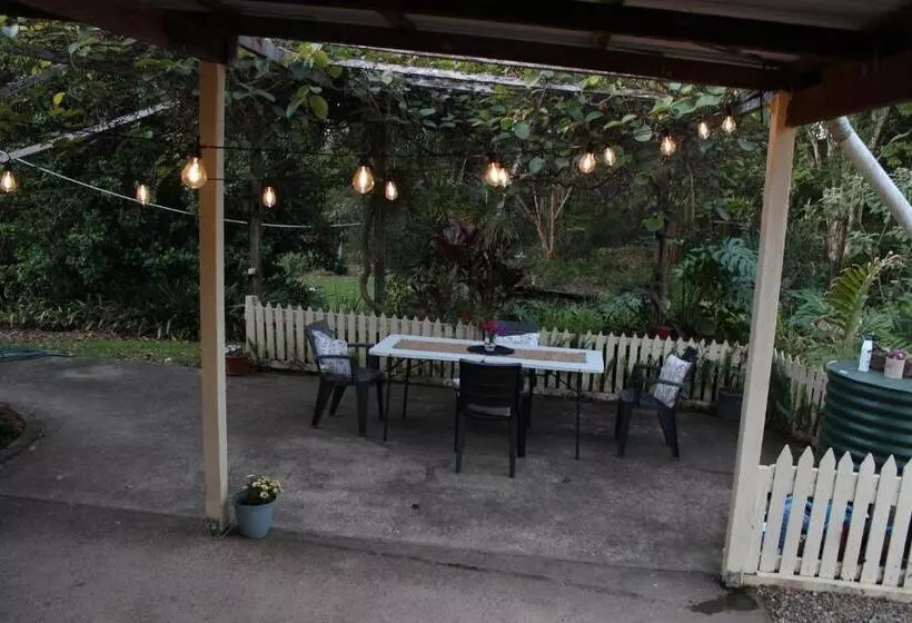 Majatalo Amamoor   Living Waters