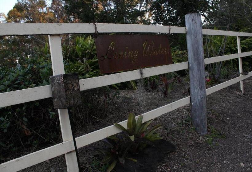 ペンション Amamoor   Living Waters