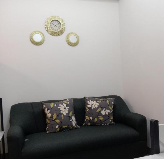 Hotel Luxurious Haven By The Bay   2br Near Moa Picc Ccp