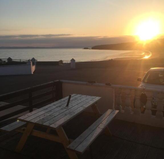 فندق The Strand, Dugort Achill