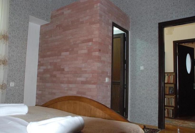 پانسیون Daduna S House