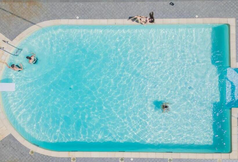 Pet Friendly Hotel Mirabeau