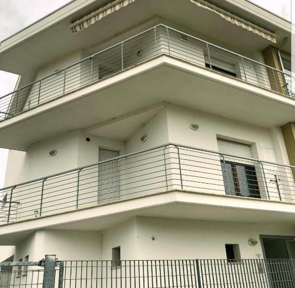 تختخواب و صبحانه Villa Carmen