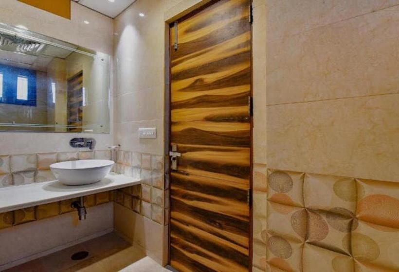 Fabhotel Wind Palace