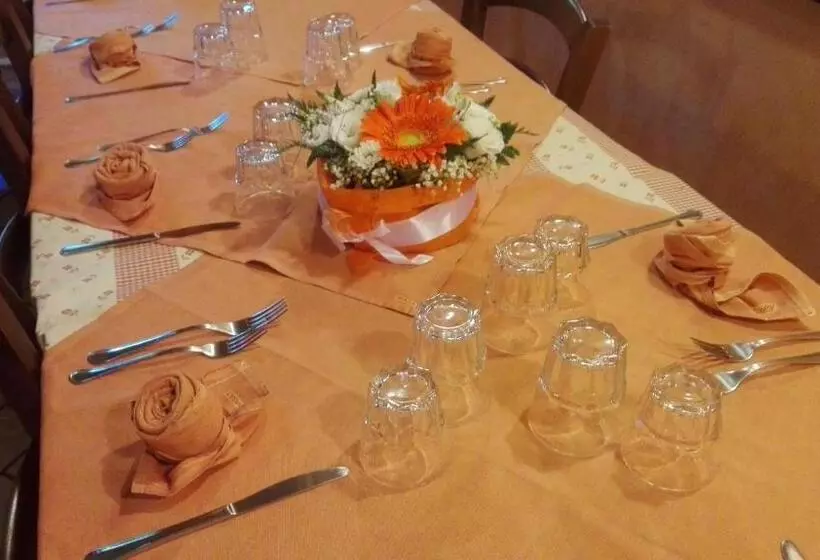 هتل Agriturismo La Strozza