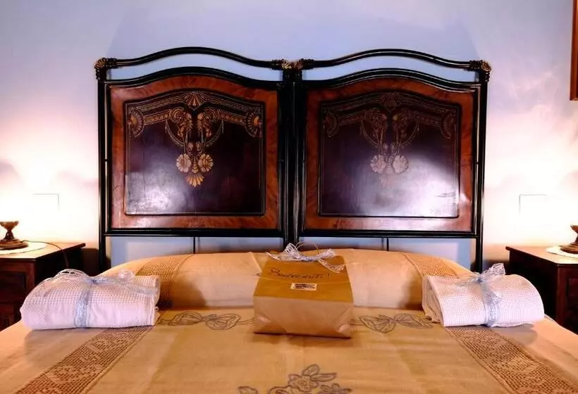 هتل Agriturismo La Strozza