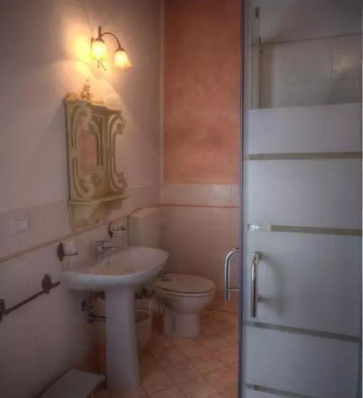 هتل Agriturismo La Strozza