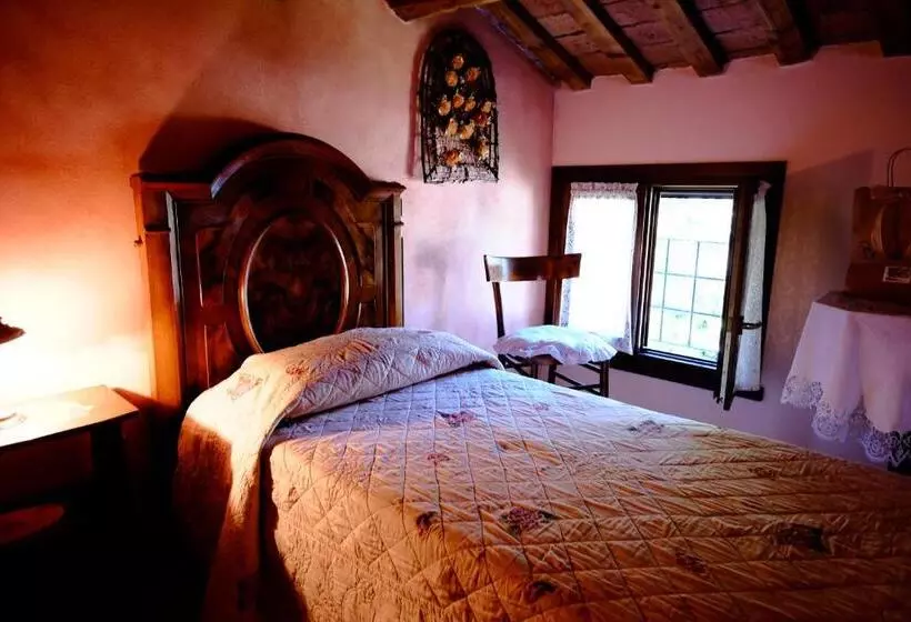 هتل Agriturismo La Strozza