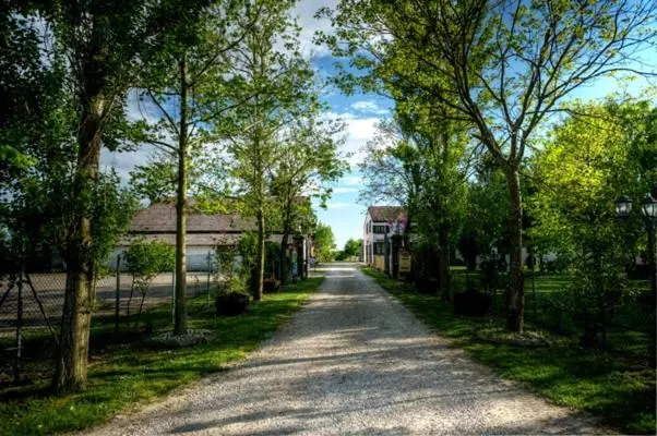 هتل Agriturismo La Strozza