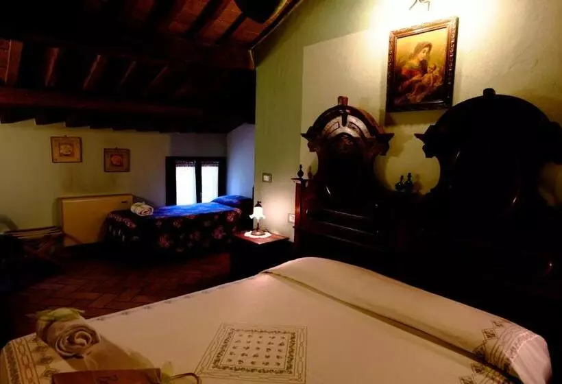 هتل Agriturismo La Strozza