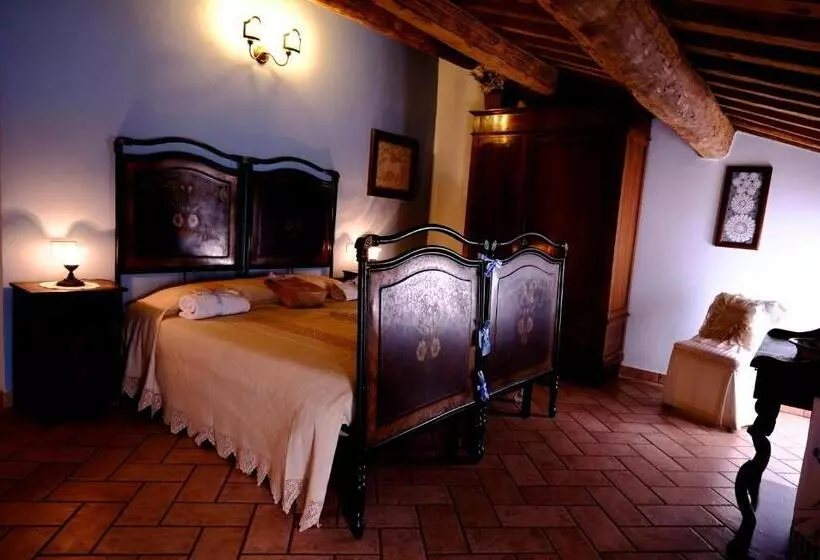 هتل Agriturismo La Strozza