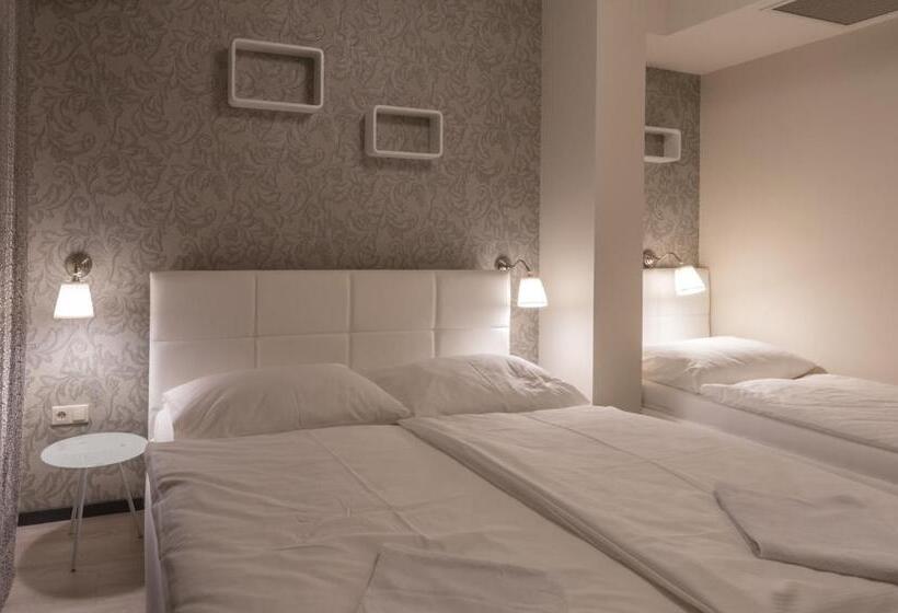 هتل Trend Deluxe Siófok