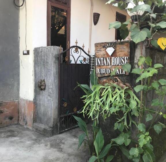 Пансион Intan House