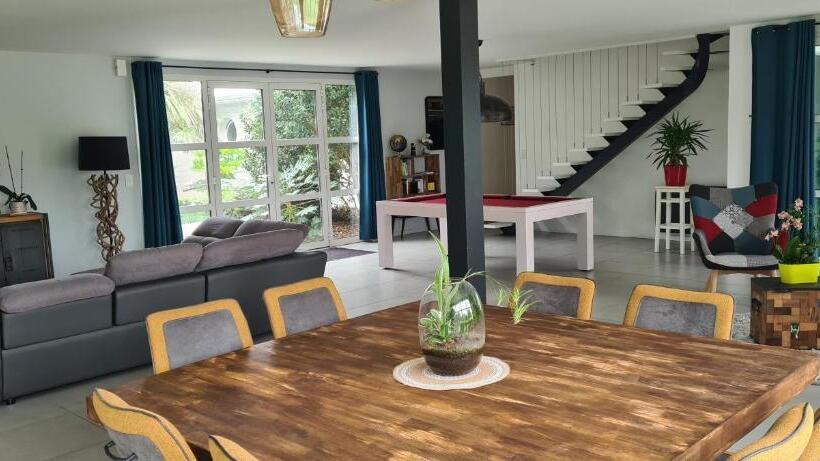 Bed and Breakfast La Villa Blanche   18 Personnes