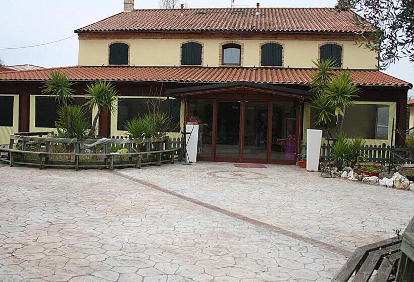 Hotel L Oasi Di Pierino