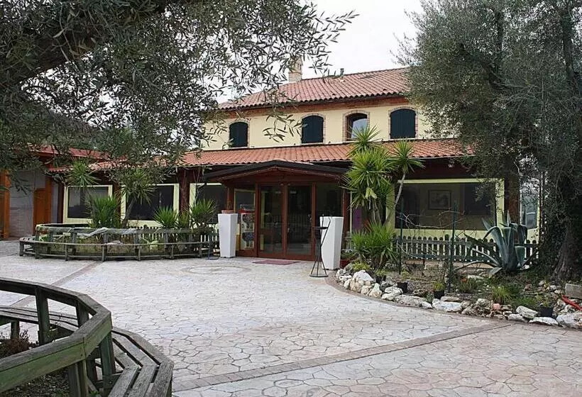 ホテル L Oasi Di Pierino